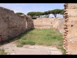 04433 ostia - regio i - insula xiv - terme del bagnino buticosus (i,xiv,8) - raum li neben raum (11) - via del tempio di ercole - bli ri norden - 09-2023.jpg